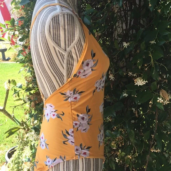 - 🎉2X HP🎉 TOPSHOP POSIE FLORAL ONE PIECE SWIMSUIT! - Picture 4 of 8